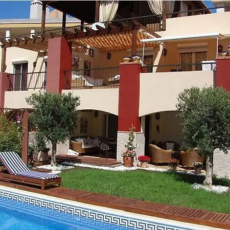 With Private Pool And Beautiful Garden בית נופש לוס כריסטיאנוס