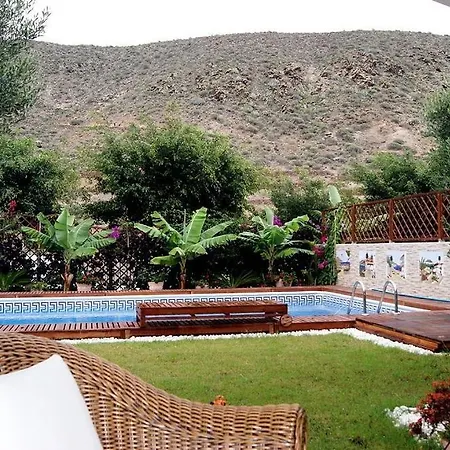 With Private Pool And Beautiful Garden לוס כריסטיאנוס