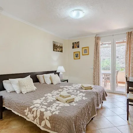 With Private Pool And Beautiful Garden בית נופש לוס כריסטיאנוס