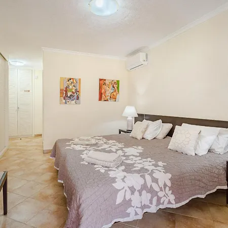 בית נופש With Private Pool And Beautiful Garden