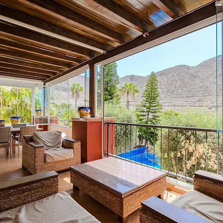 With Private Pool And Beautiful Garden בית נופש לוס כריסטיאנוס
