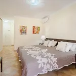 Prázdninový dům With Private Pool And Beautiful Garden