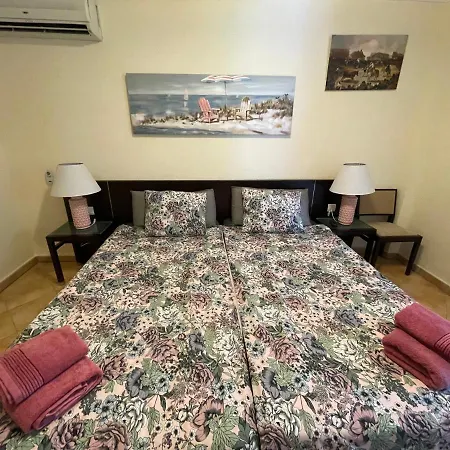 With Private Pool And Beautiful Garden لوس كريستيانوس