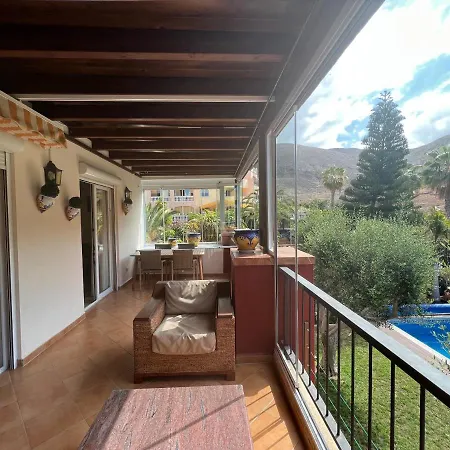 With Private Pool And Beautiful Garden لوس كريستيانوس