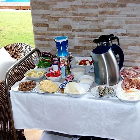 With Private Pool And Beautiful Garden Tatil Evi *