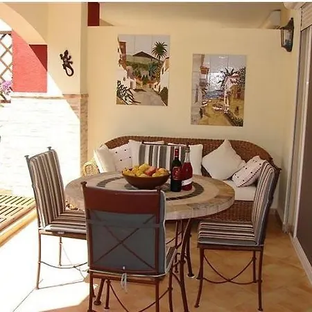 With Private Pool And Beautiful Garden Tatil Evi *