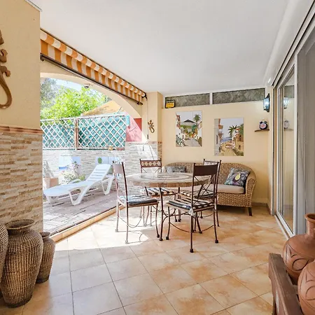 With Private Pool And Beautiful Garden لوس كريستيانوس