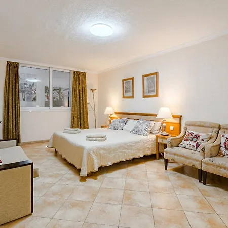 With Private Pool And Beautiful Garden * لوس كريستيانوس