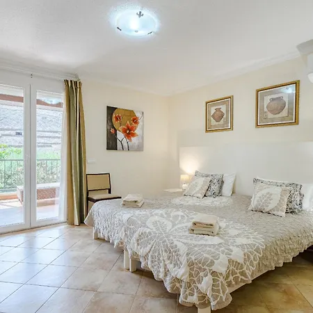 With Private Pool And Beautiful Garden لوس كريستيانوس