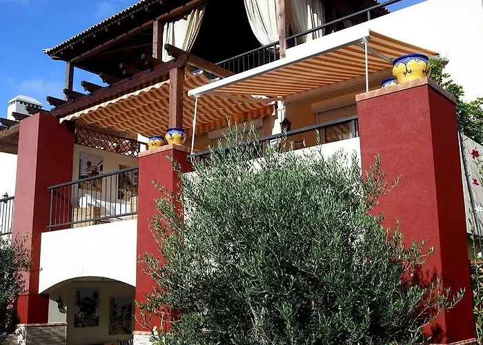 With Private Pool And Beautiful Garden *