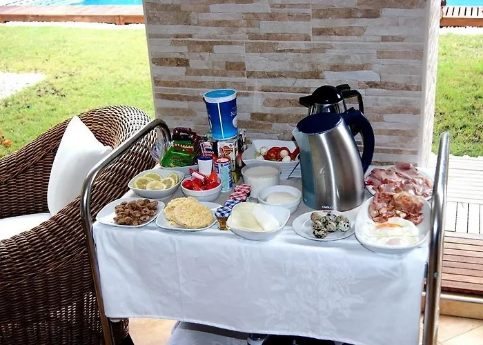 With Private Pool And Beautiful Garden Ferienhaus *