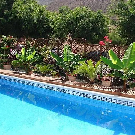 With Private Pool And Beautiful Garden 펜션