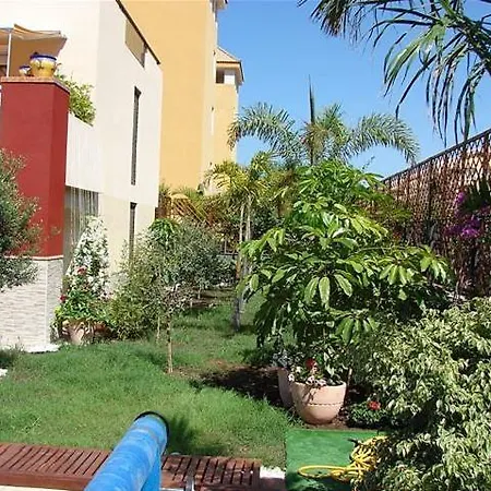 Дом отдыха With Private Pool And Beautiful Garden