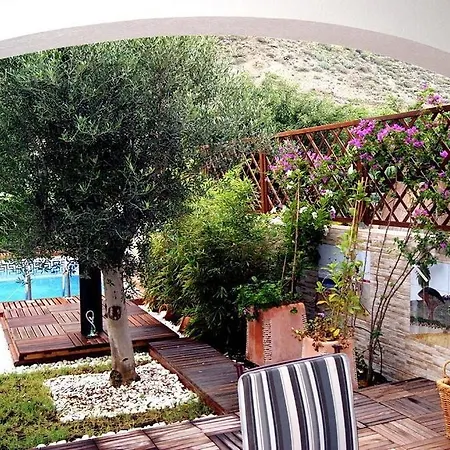 With Private Pool And Beautiful Garden *