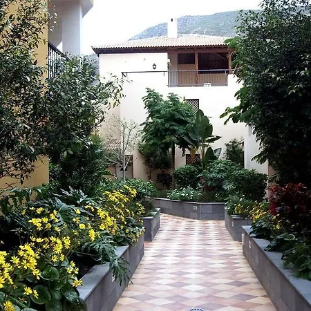 Дом отдыха With Private Pool And Beautiful Garden Лос Кристианос