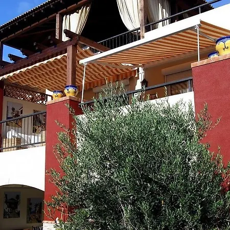 With Private Pool And Beautiful Garden *