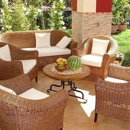 Дом отдыха With Private Pool And Beautiful Garden *