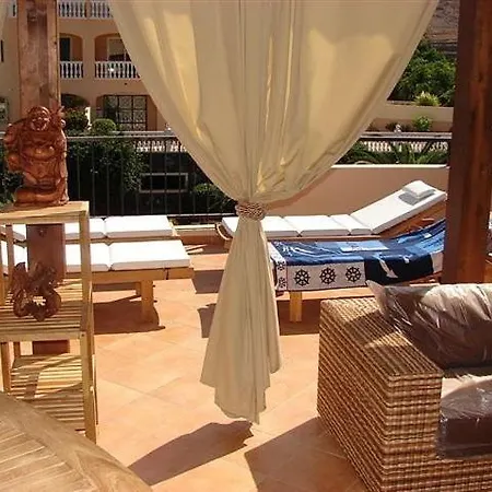 Дом отдыха With Private Pool And Beautiful Garden