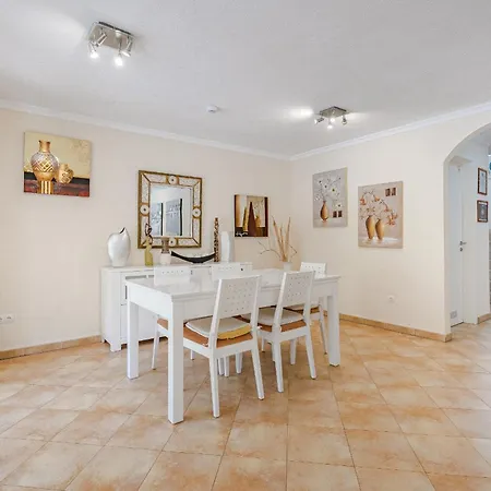 With Private Pool And Beautiful Garden Feriehus