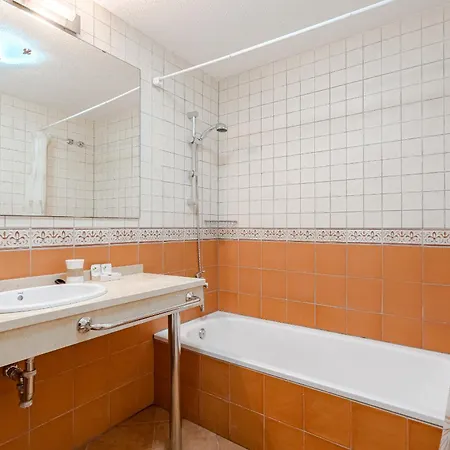 Дом отдыха With Private Pool And Beautiful Garden Лос Кристианос