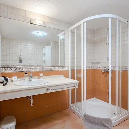 With Private Pool And Beautiful Garden Feriehus