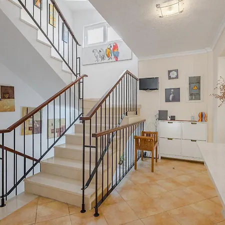 With Private Pool And Beautiful Garden Лос Кристианос