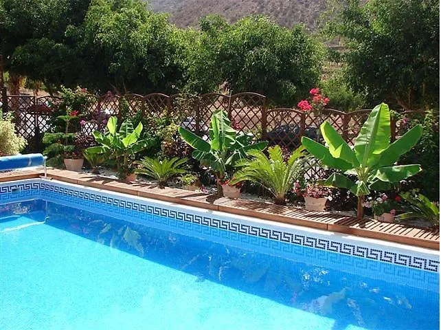 With Private Pool And Beautiful Garden 度假居