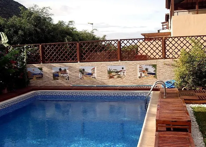 With Private Pool And Beautiful Garden 度假居