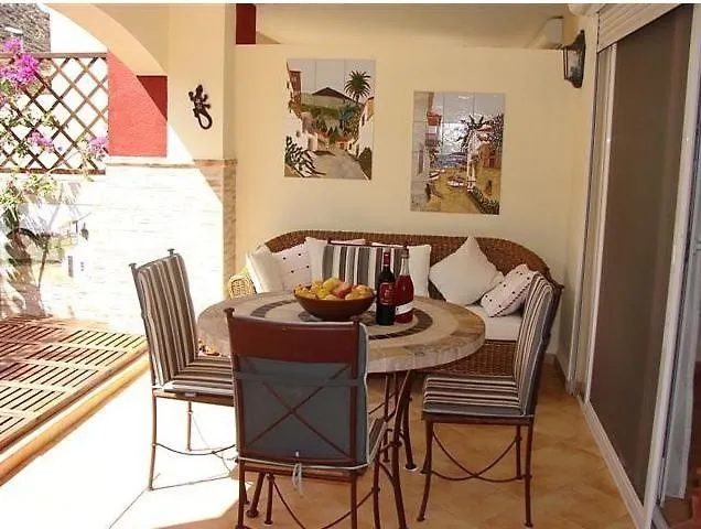 With Private Pool And Beautiful Garden 度假居 *