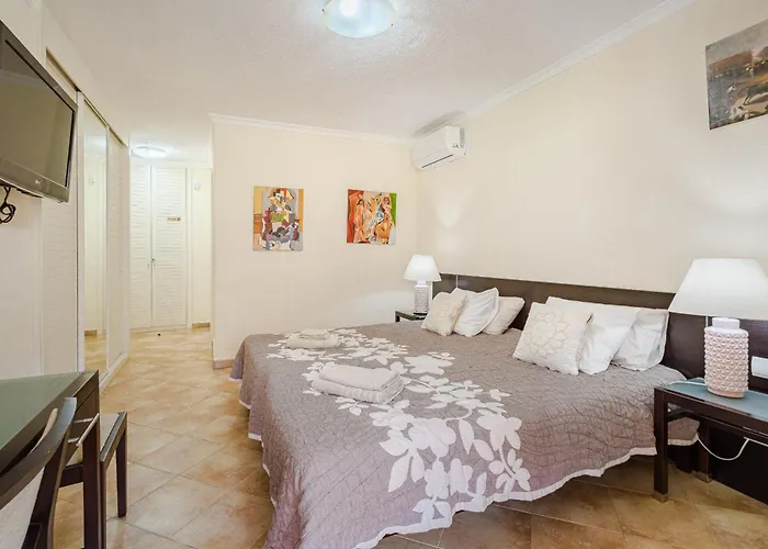 度假居 With Private Pool And Beautiful Garden